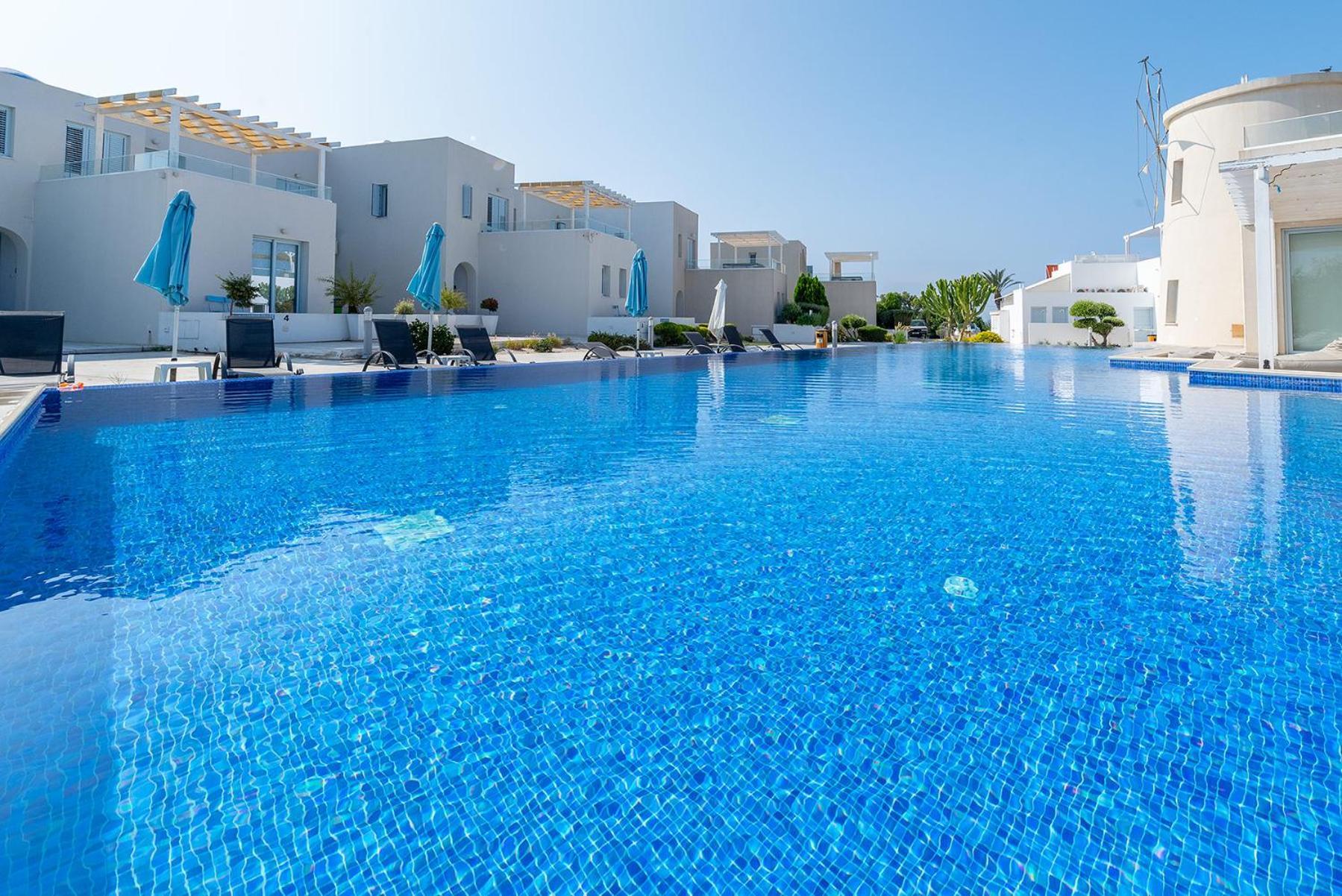 Willa Blue Diamond Pafos